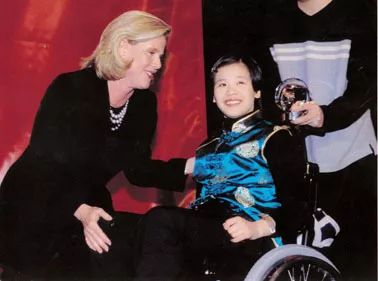 桑兰：磨难，坚韧，向阳而生