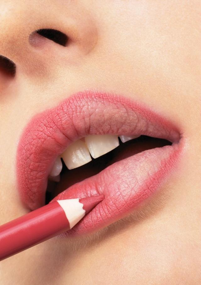 女生为什么涂口红好看,怎么涂口红显得不浓