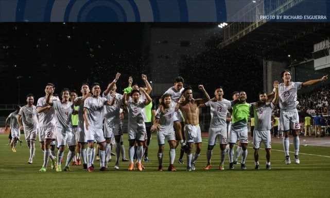 十年来自掏腰包运营国家队，他拯救了菲律宾足球