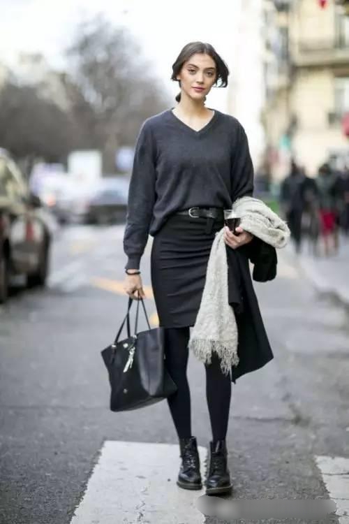 马丁靴怎么穿才能穿出存在感,哪些品牌马丁靴比较好搭配