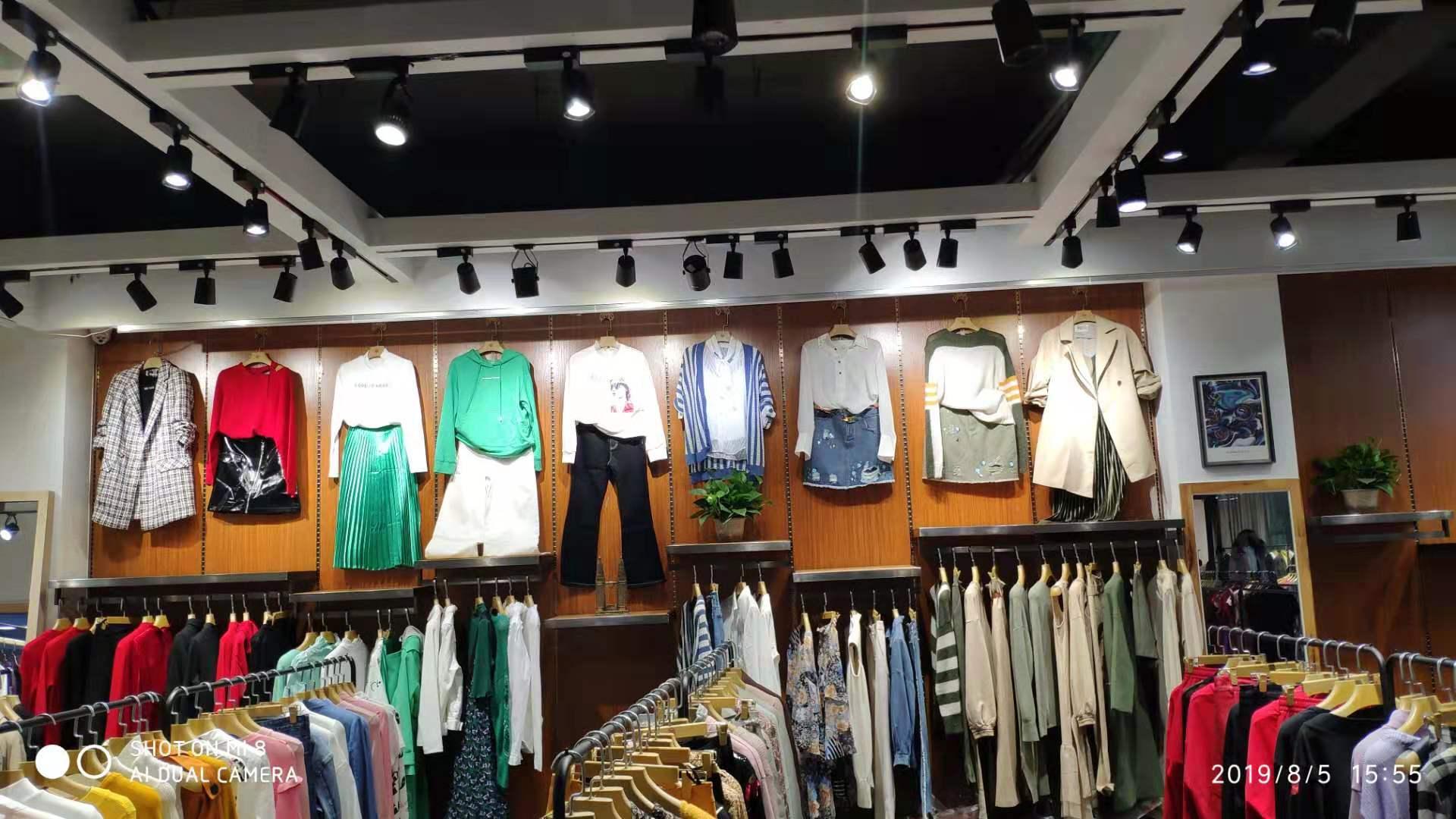 做服装年入100万,做服装尾货批发投资多少