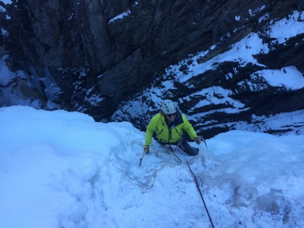冲锋衣怎么选购才能好,如何选择冲锋衣及选购技巧