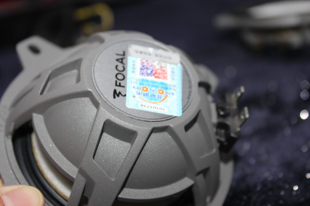 前后两分频8个喇叭,牧马人汽车音响升级方案