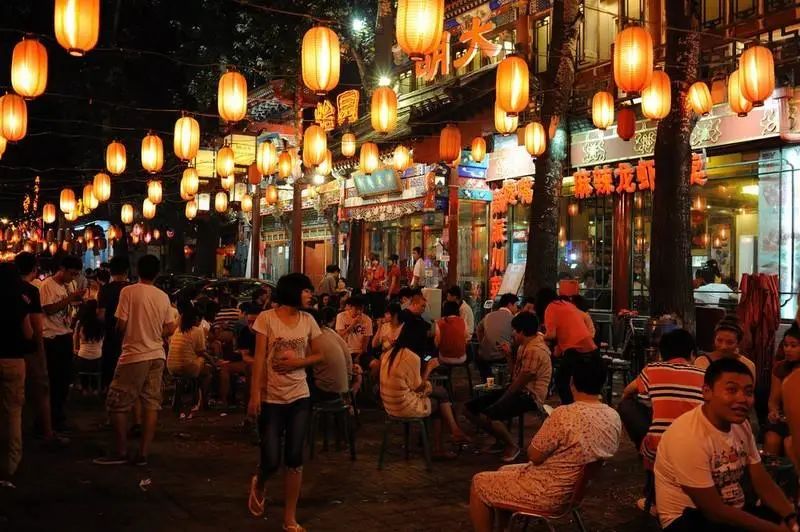 打卡本地人常去的10条美食街,长沙吃货必去的5条美食街推荐