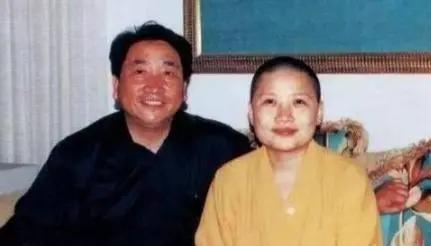 李娜从一代歌后去哪了,李娜看破红尘削发为尼