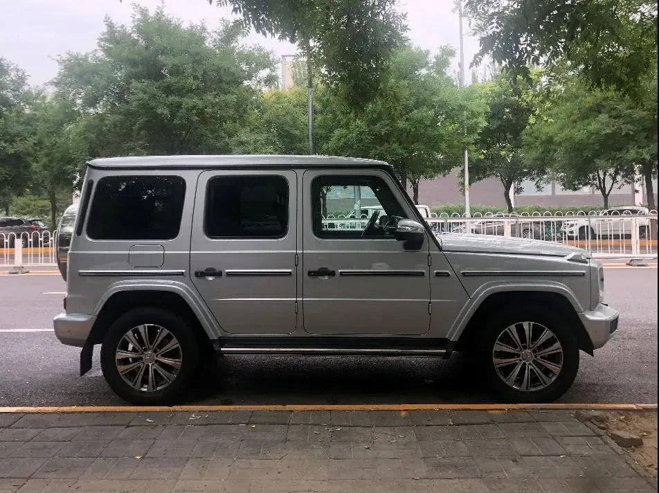 八缸的奔驰大g,四缸奔驰大g值得买吗