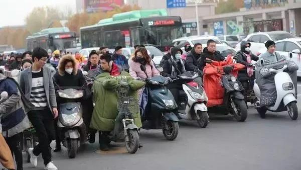 电动车充不上电怎么办一招解决,冬季电动车掉电快充不上电怎么办