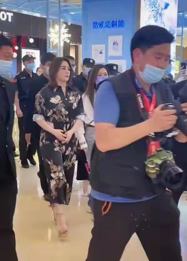 脸很美身材却减分的8位女星,只能看脸不能看身材