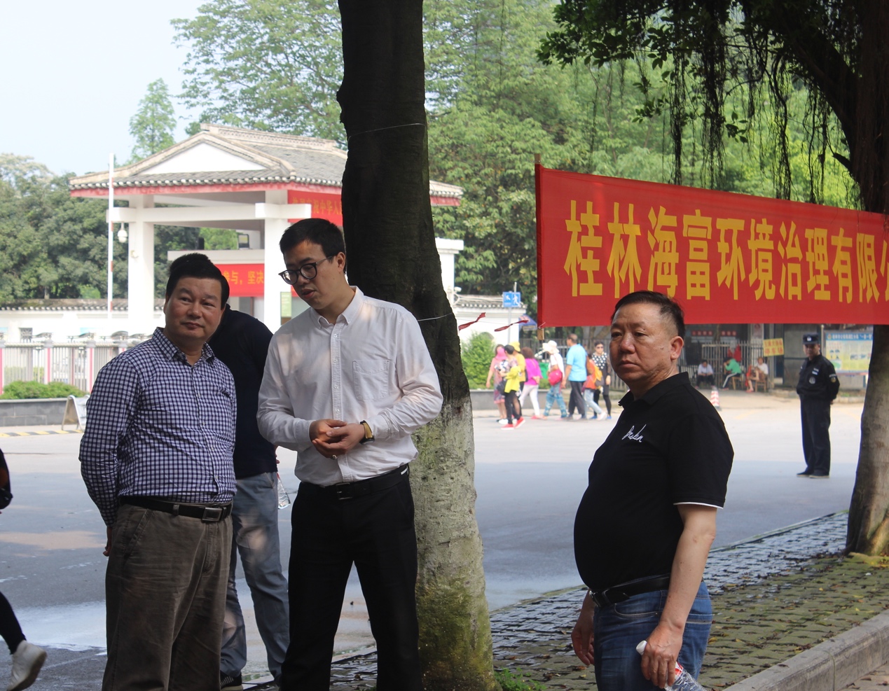 多功能擦地机清洗悬浮地板,地面高效清洗机器
