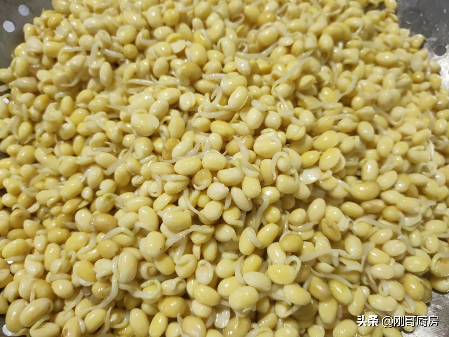 黄豆皮怎么去除,怎么快速剥青黄豆皮