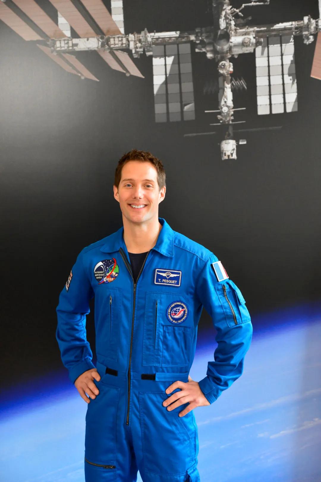 被这个法国帅气宇航员迷倒!网友:法国人真TM浪漫