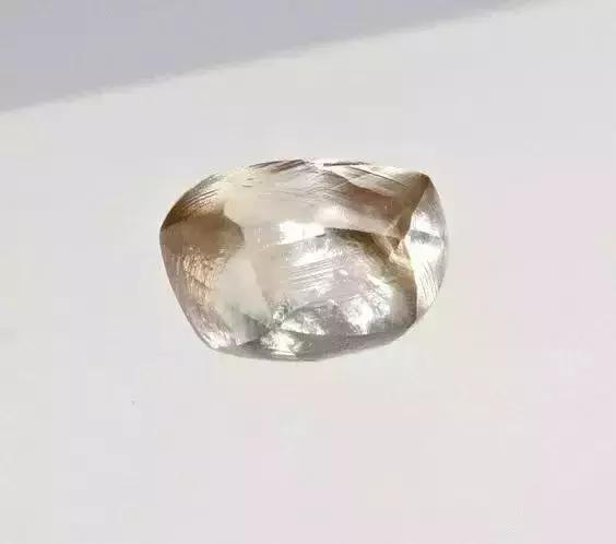 钻石的原石原来长这样,钻石的原石是特别的轻又硬