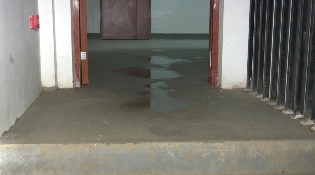 碰到下雨天用什么方法去除雨水,遇上下雨天怎么办