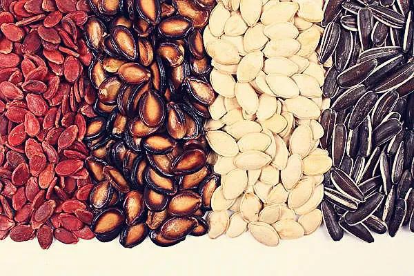 纳尼?为什么日本人不会嗑瓜子?看到中国人单手“吃”惊呆!