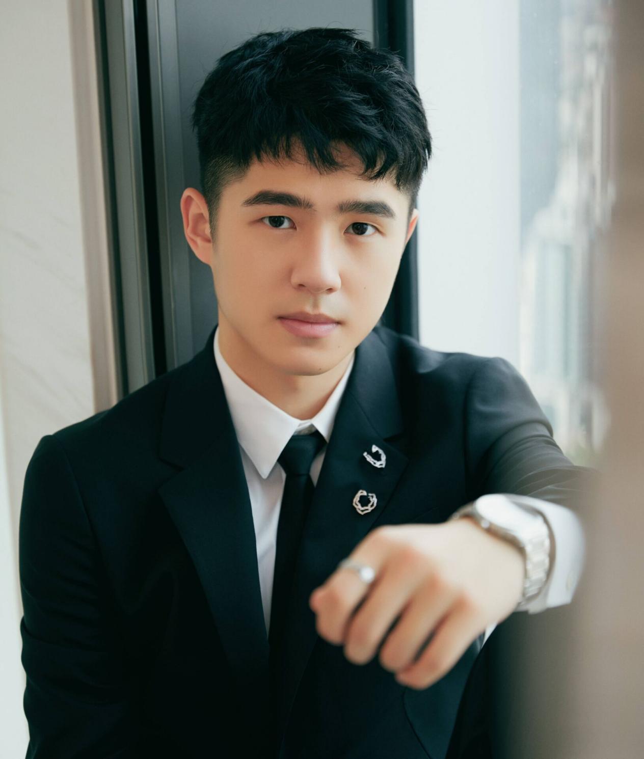 几种锅盖头男生发型的图片和名称,男生类似锅盖头的发型