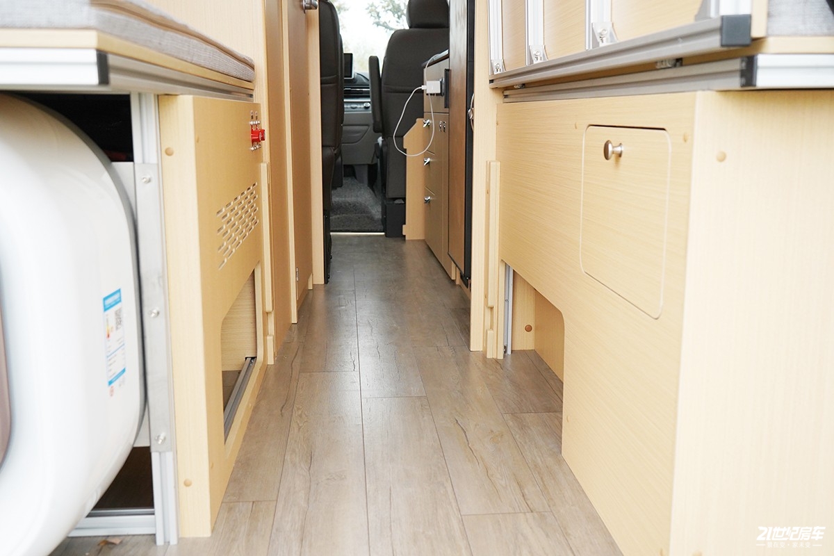 想要大空间？没门！恒温系统打造舒适二人世界，卫航V590B型房车