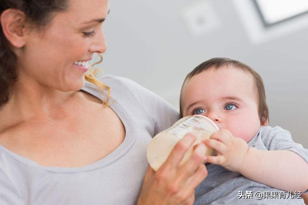宝宝抗拒奶瓶的表现,宝宝抗拒奶瓶怎么办一天没吃了