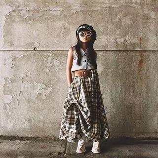 9岁小姑娘滑板视频,9岁滑板女孩