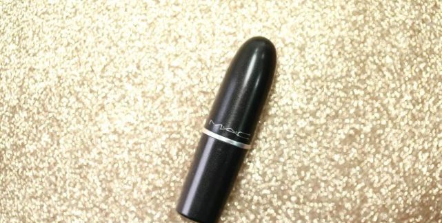 买口红被专柜推荐色号忽悠了,买支口红几百块还说色号不对