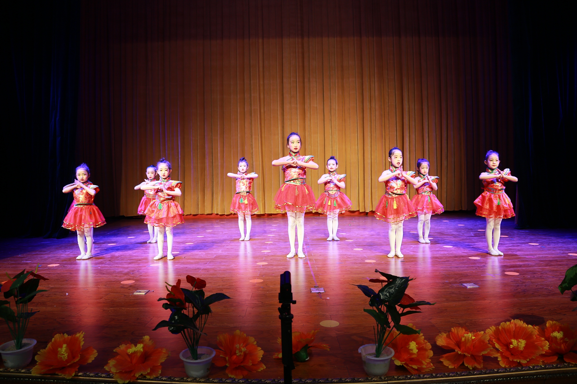 金鸡艺术《舞动人生梦想起航》专场晚会在青少年活动中心演出