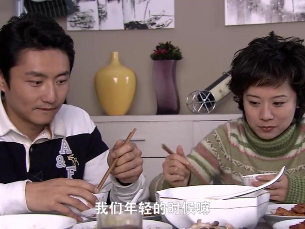 重看《双面胶》原著才明白：胡丽娟的婆婆那么恨她，其实是为了他