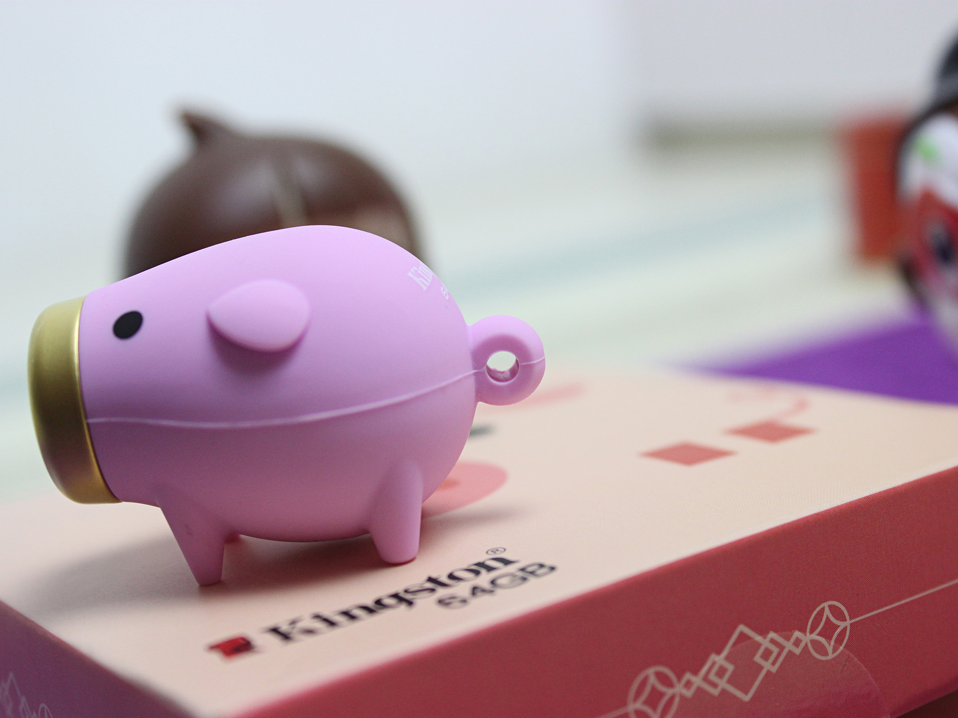 我不是佩奇,金士顿64G猪年生肖U盘悄悄萌到身边