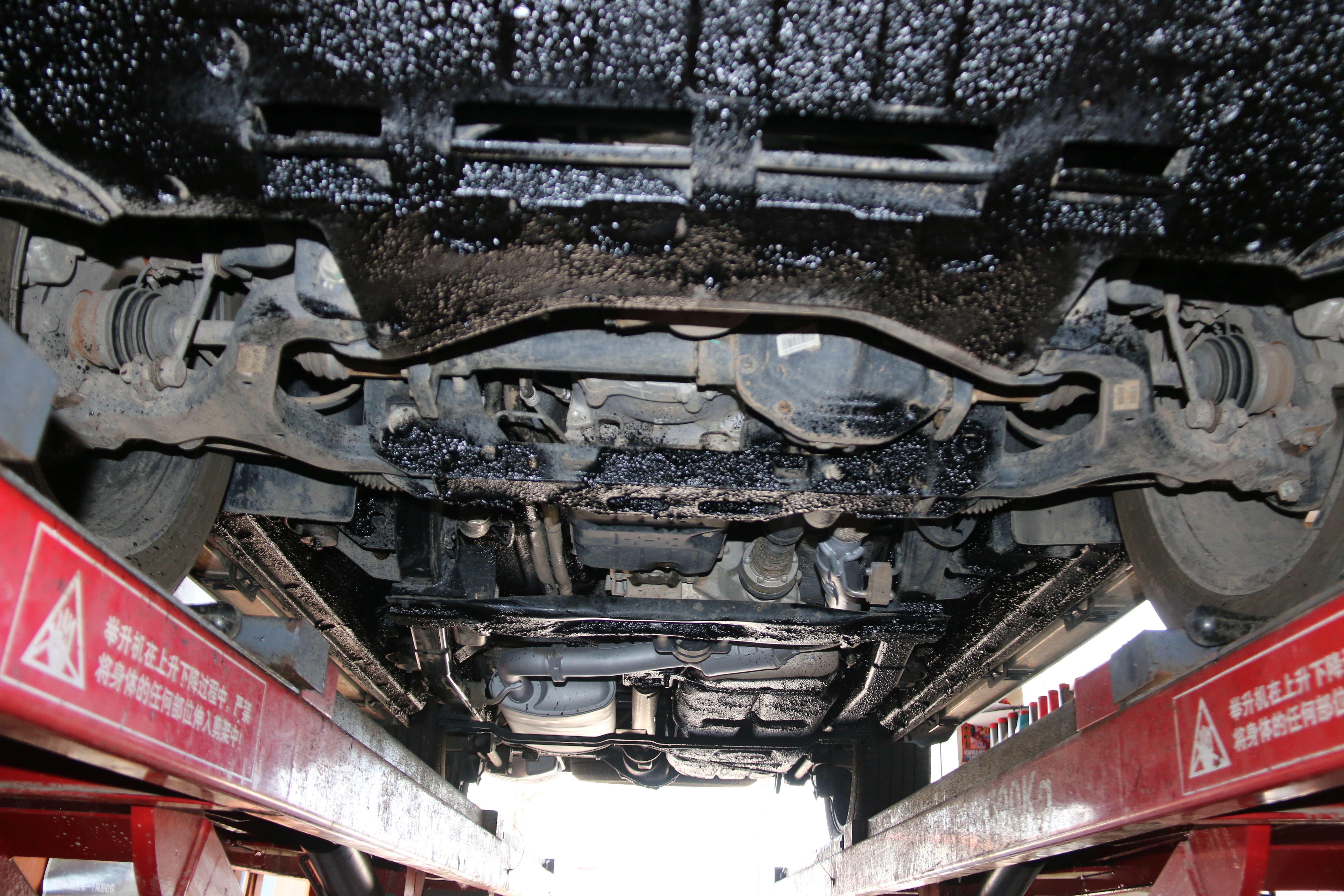 汽车有没有必要做底盘装甲,汽车有必要做底盘护甲吗