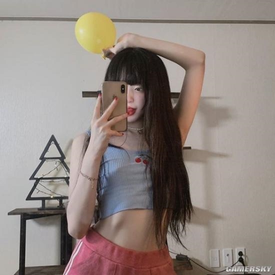 坏坏的动作惹人怜爱韩国美女游戏up主godlita