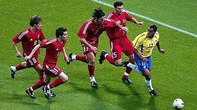 盘球大师德尼尔森骑单车,德尼尔森盘球大师图片