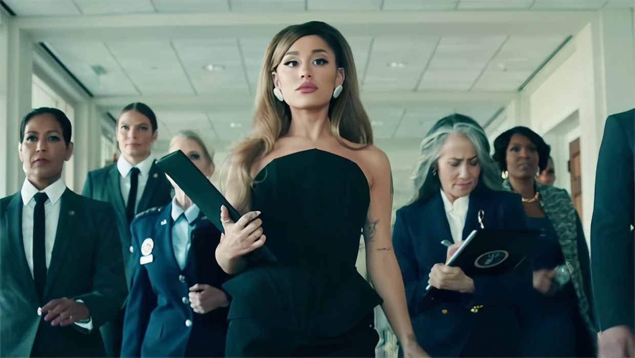 阿丽亚娜超级性感的新视频，是给大家一个礼物，现还在排行榜之上