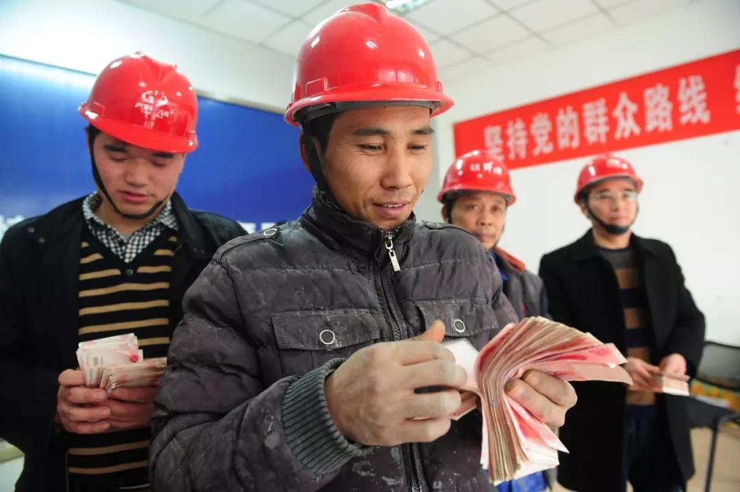 工厂自离不给工资合法吗,干满一个月自离有工资吗