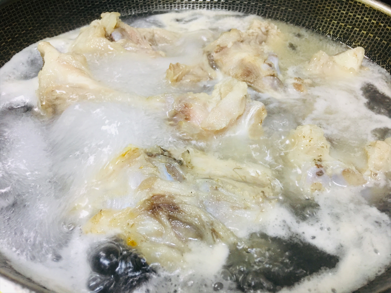 炖牛骨汤用不用焯一下水,炖牛骨怎么炖肉不离骨