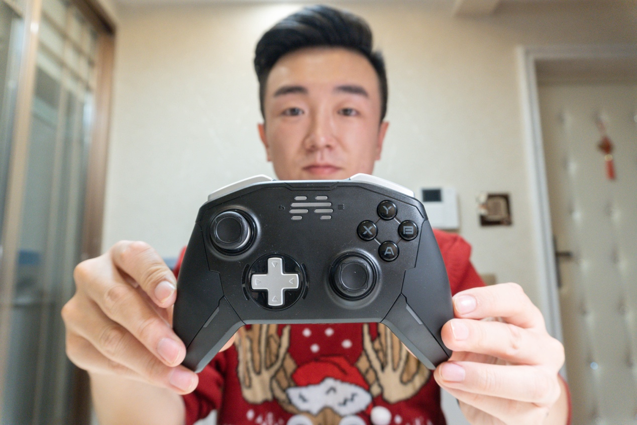 不负精英之名北通宙斯精英版手柄,北通宙斯精英手柄体感瞄准