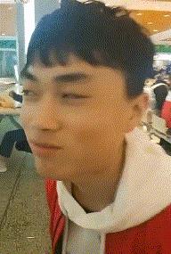 广场舞大妈抢占场地搞笑视频,广场舞大妈抢篮球场惹众怒