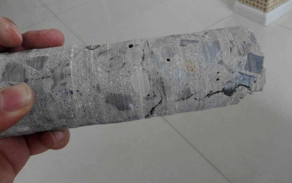 阳台封窗了空调打孔,阳台封窗装好了物业要求整改