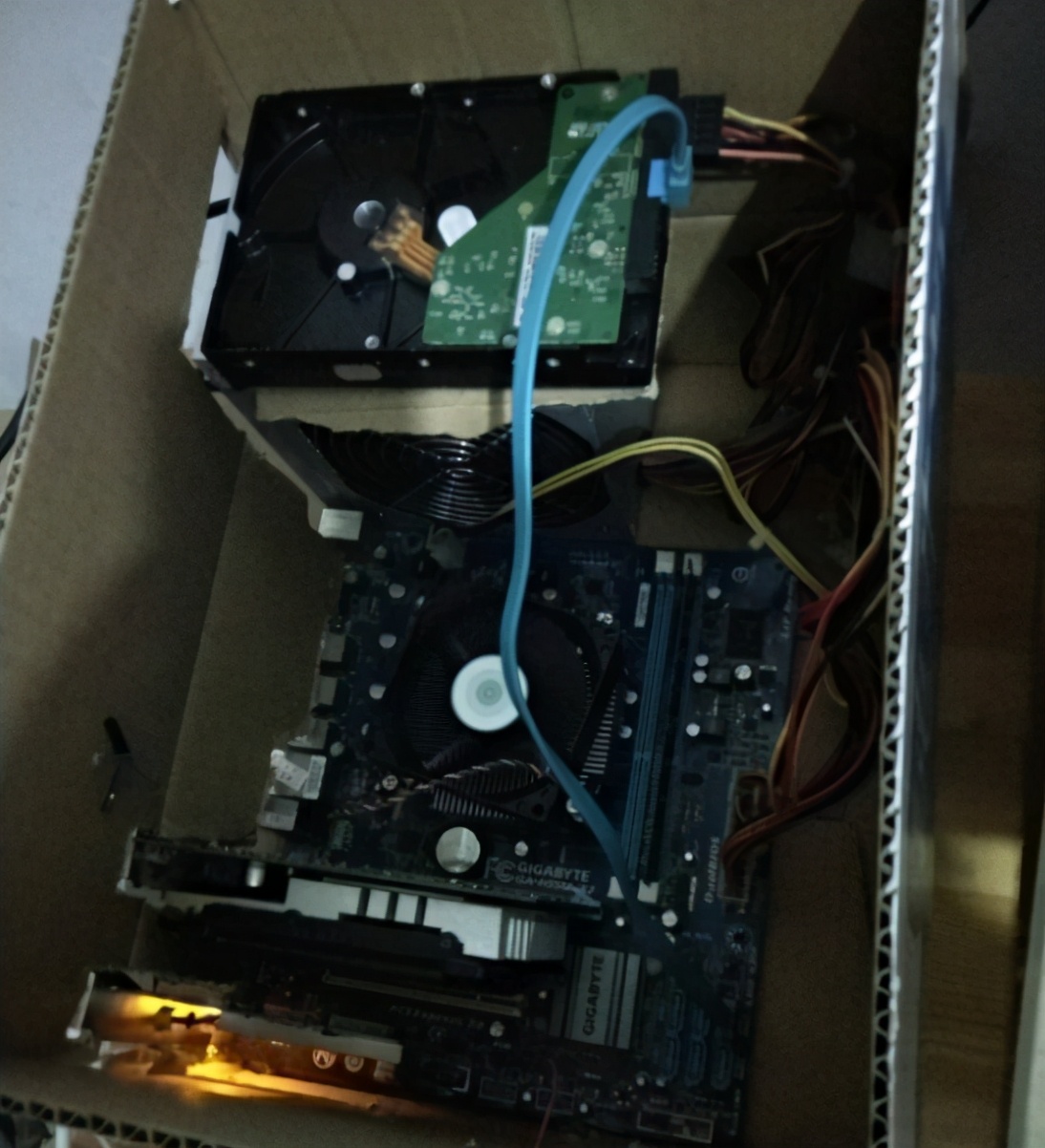 主机用什么鞋盒当电脑箱,鞋盒当机箱配置图