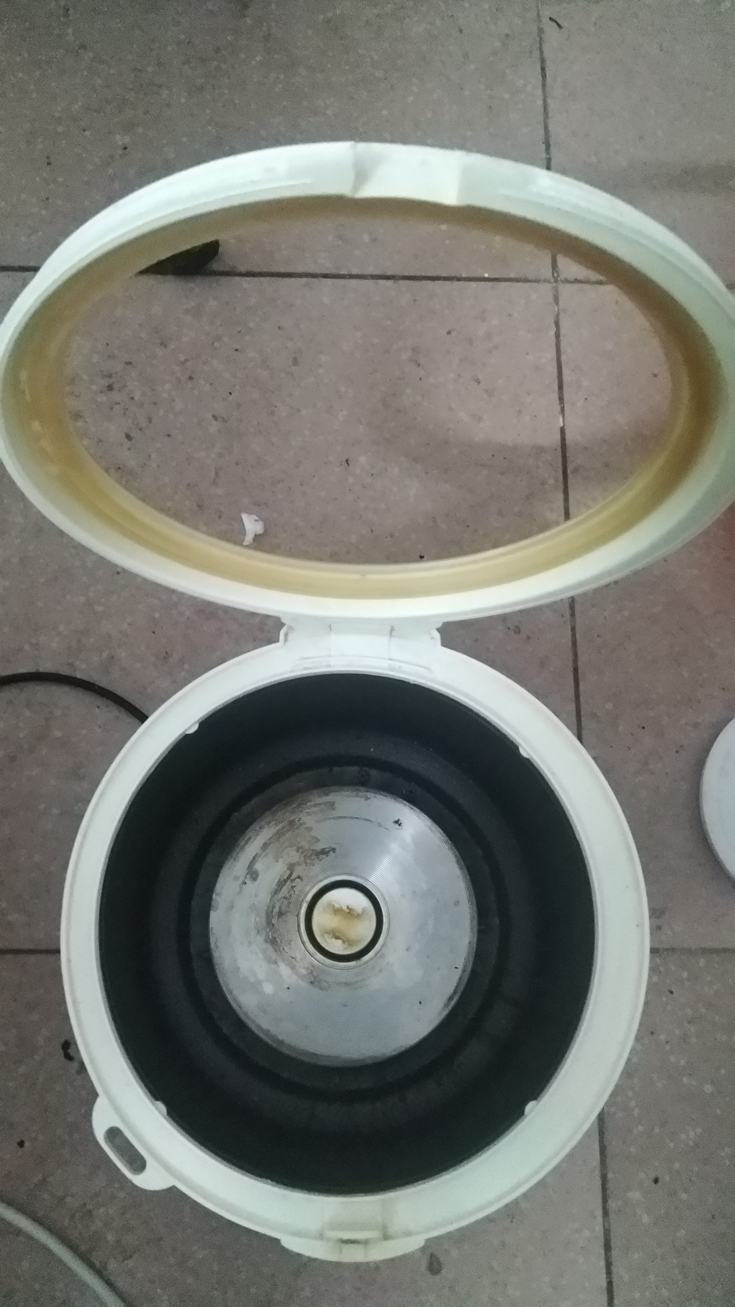 老式苏泊尔电饭锅怎么换胶圈,电饭锅怎么换胶圈