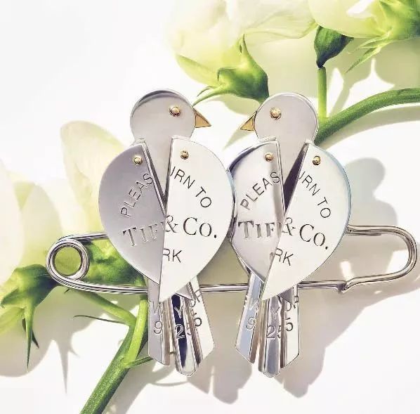 阿玛尼圣诞限定盲盒,阿玛尼圣诞倒数盲盒开箱