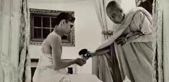 泰王给玉佛换装,泰王为玉佛换袈裟