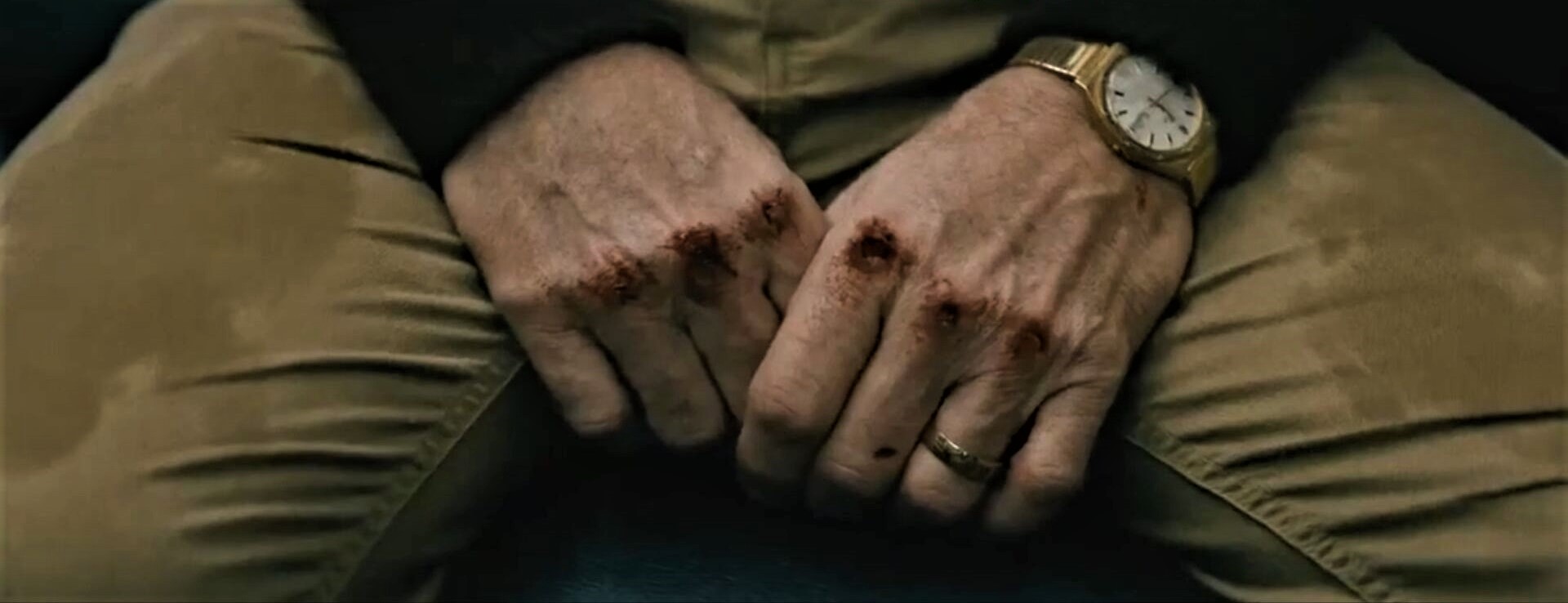 必看R级*片爽**：90分钟见证一个猫咪手镯引发的“*案惨**”