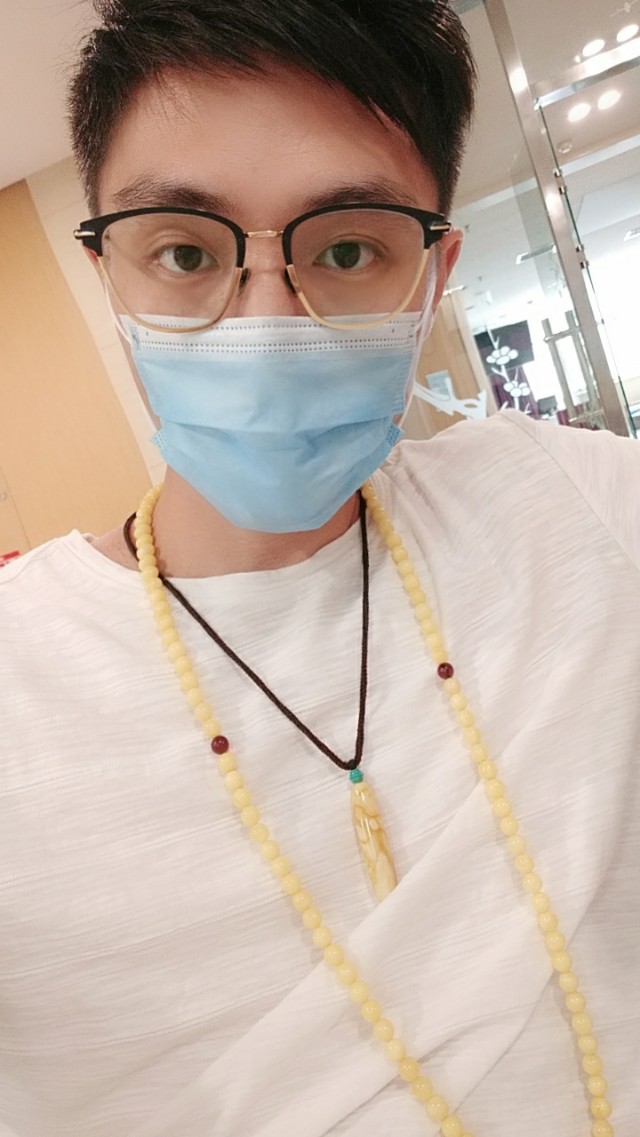 佩戴蜜蜡的好处,长期佩戴蜜蜡手串有什么好处