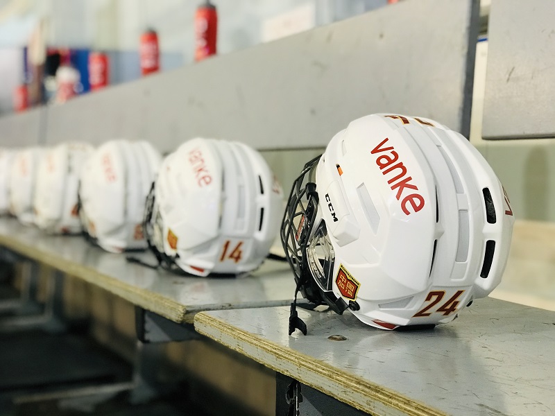 深圳万科阳光女冰穿战疫球衣，夺WHL半决赛首胜