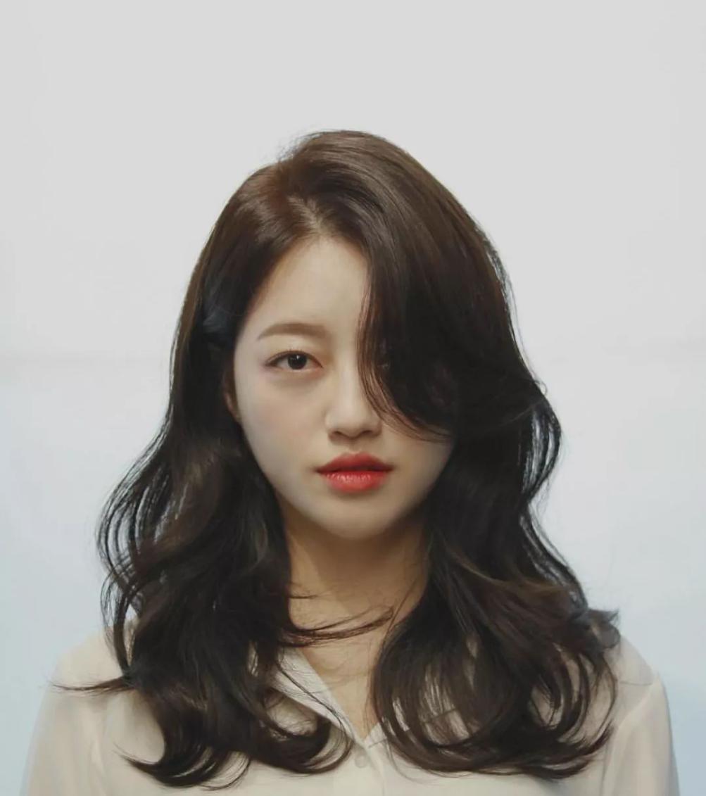 为什么有人适合烫卷发，有人却不适合？看完这篇你就懂了