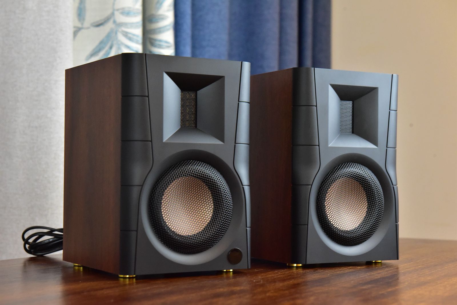 真力惠威监听音箱 (惠威m200mkii与真力8010音箱比较)