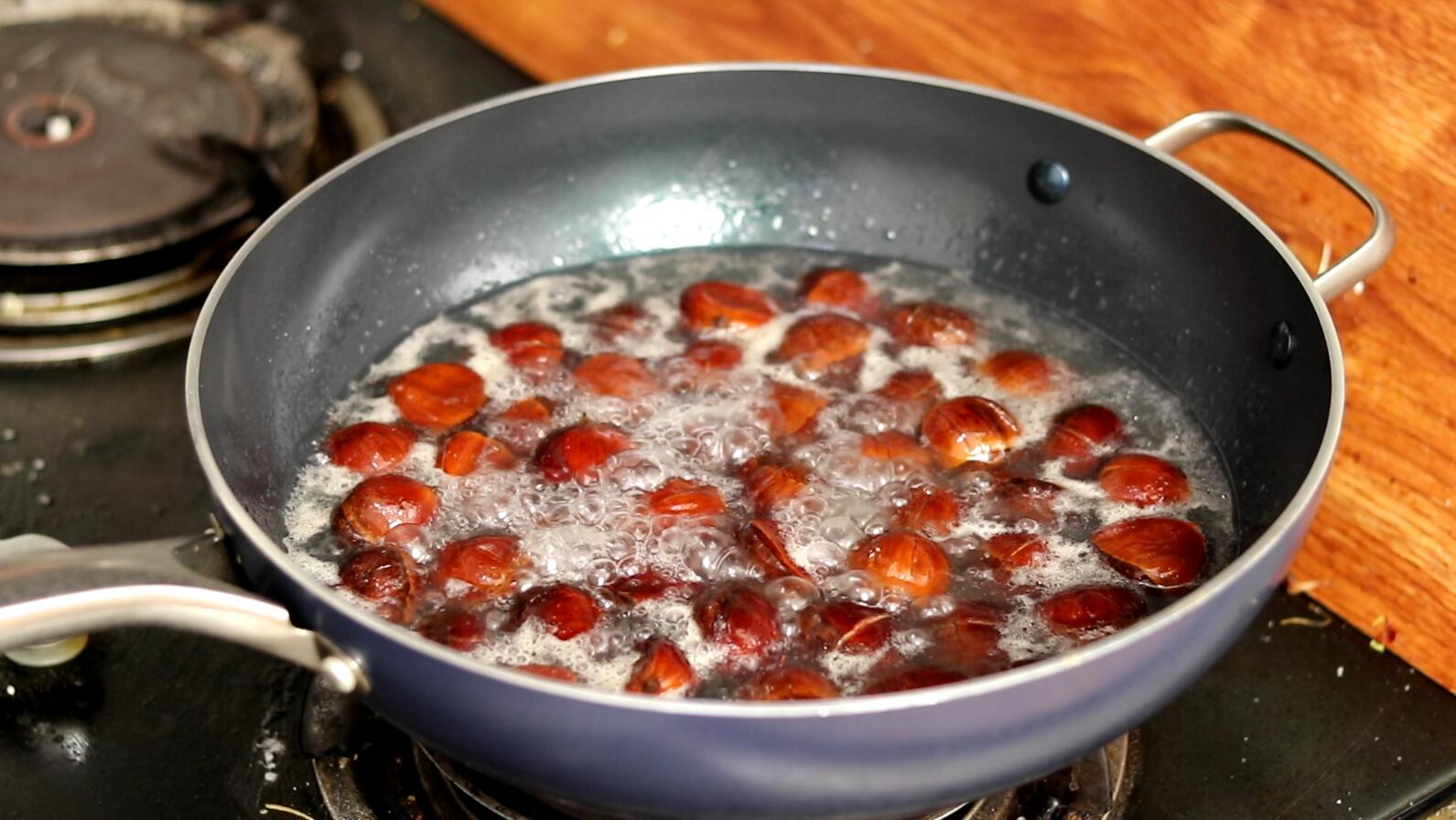 糖炒栗子怎么炒才会又软又糯,糖炒栗子怎么再次加热好吃