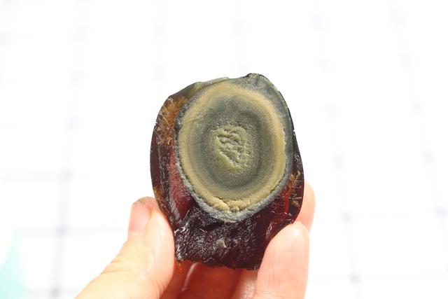 如何巧切皮蛋不粘刀呢,皮蛋豆腐怎么做不出水