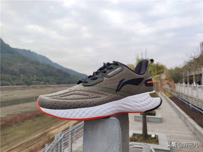 李宁复古潮流跑鞋微晶灰测评,李宁云四代跑步鞋夏季评测