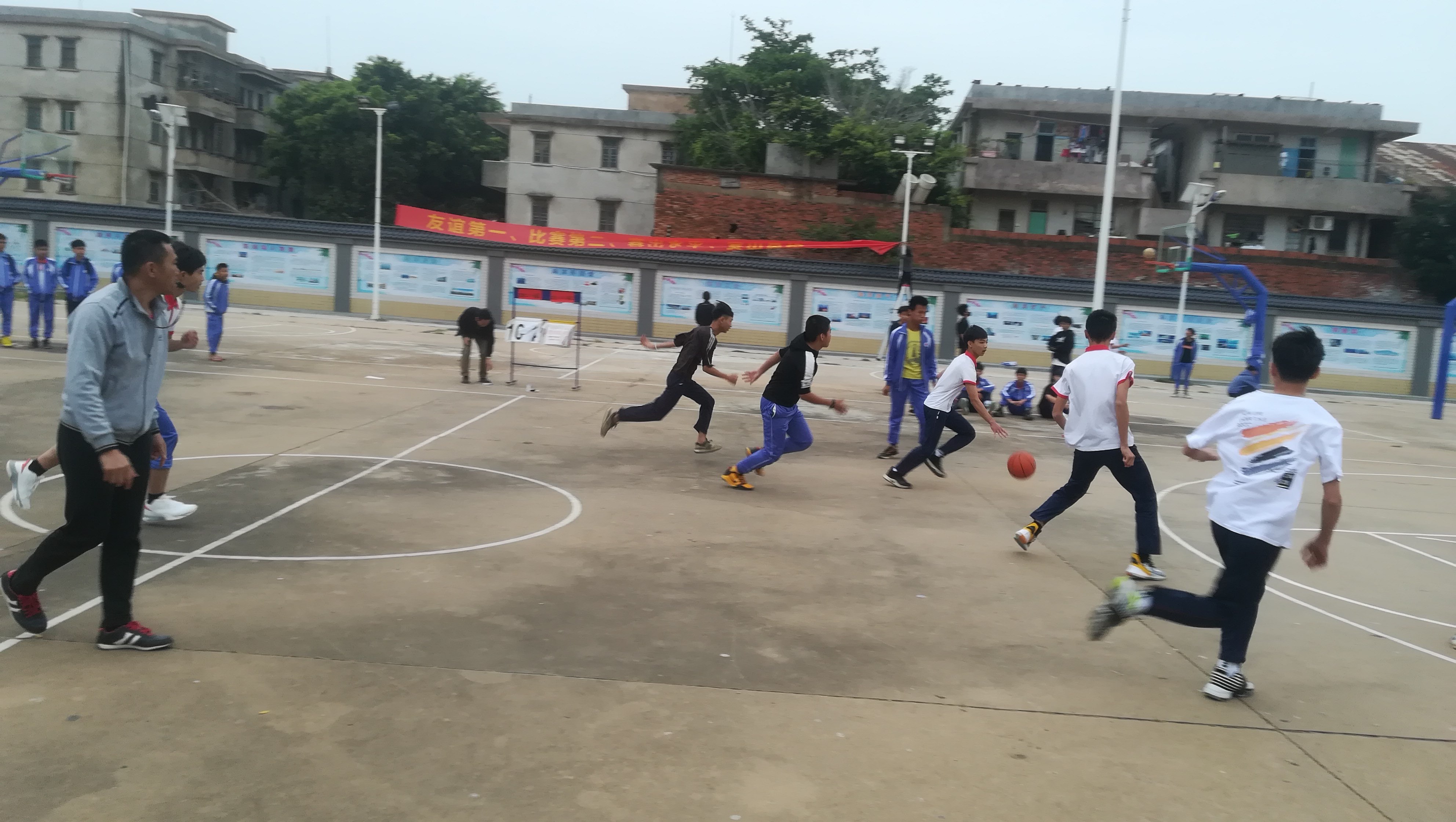 雷州企水篮球队,雷州八中2019年新生杯篮球比赛