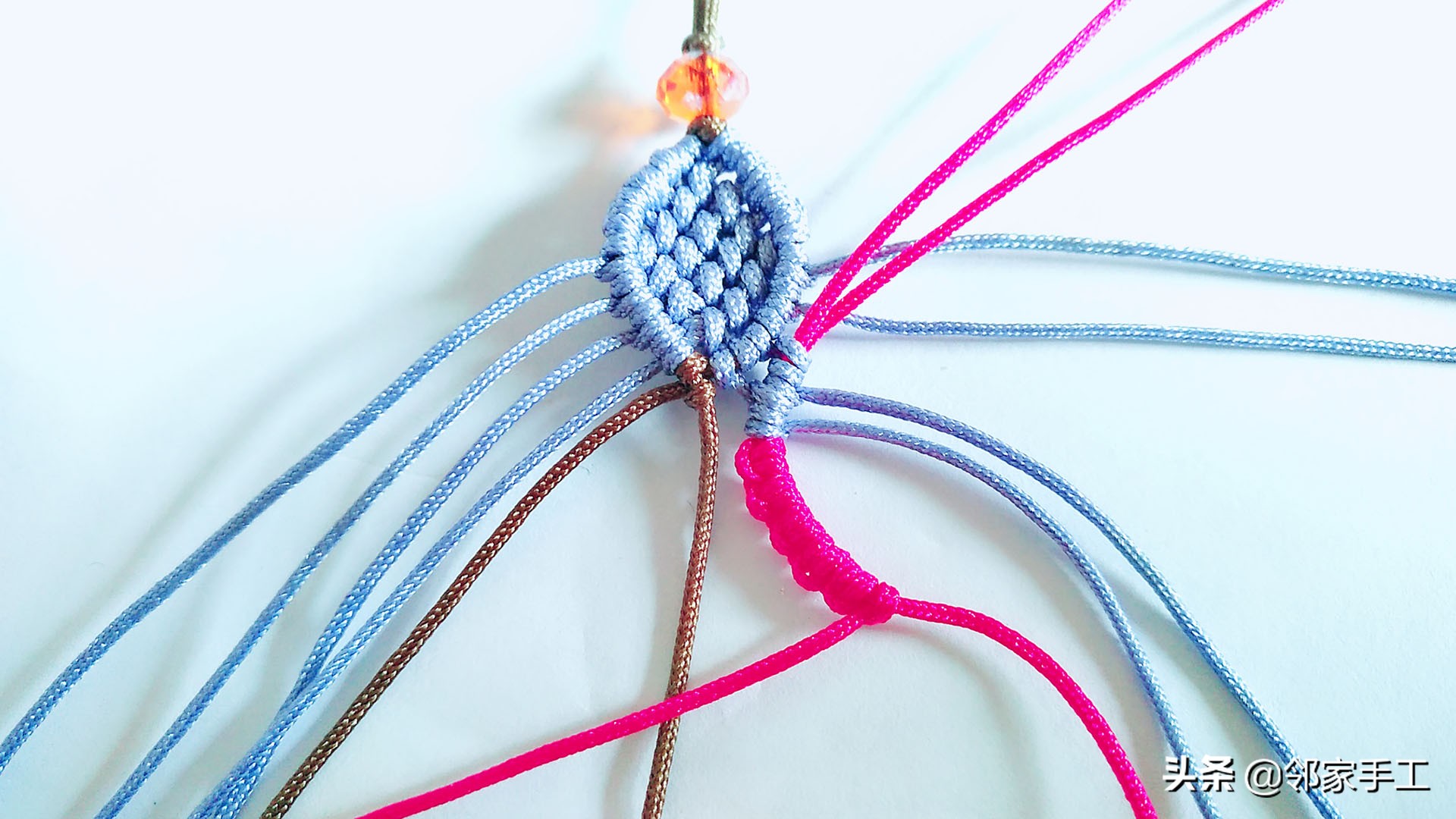 编蝴蝶手机挂件教程,带扣子的手机挂件编法