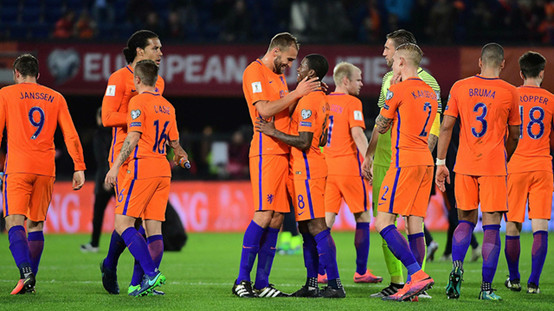 荷兰三叉戟罗本,荷兰足球橙色风暴